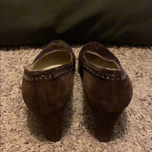 Vintage Brown suede Ferragamo heels - Picture 3 of 6